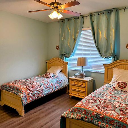Stunning 2-Bedroom Plus Den Condo In Greenlinks Resort North North Naples 外观 照片