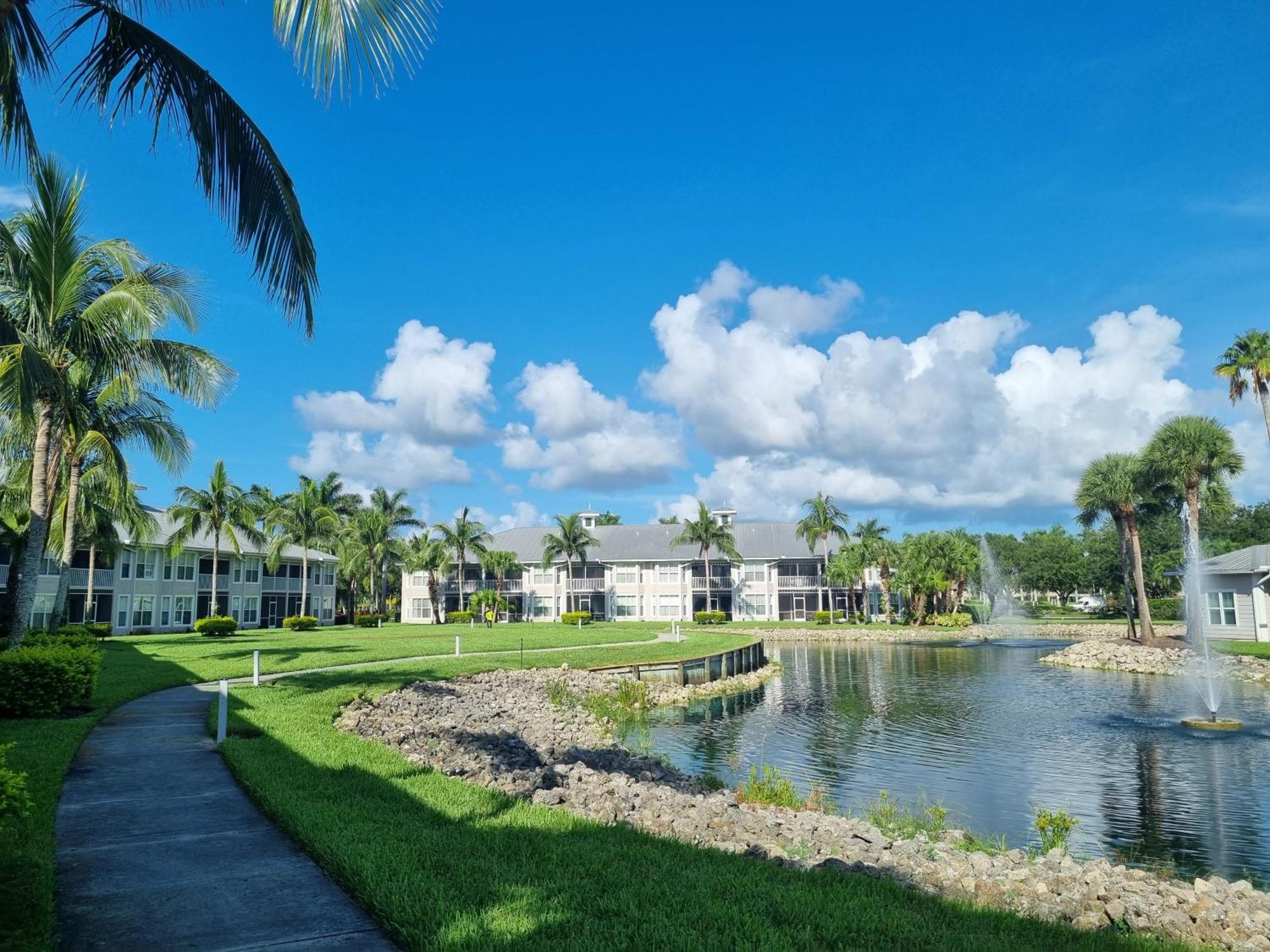 Stunning 2-Bedroom Plus Den Condo In Greenlinks Resort North North Naples 外观 照片