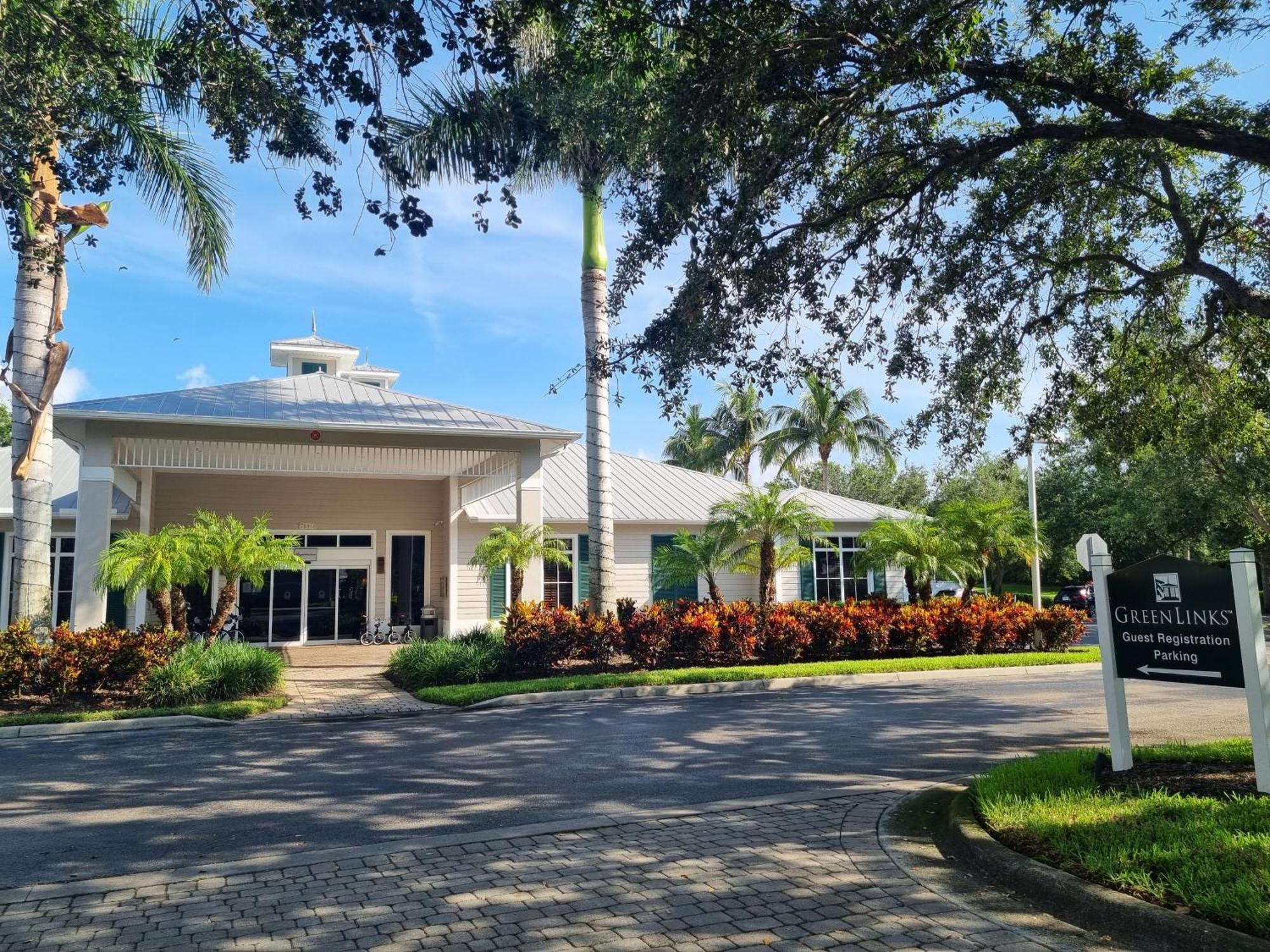 Stunning 2-Bedroom Plus Den Condo In Greenlinks Resort North North Naples 外观 照片