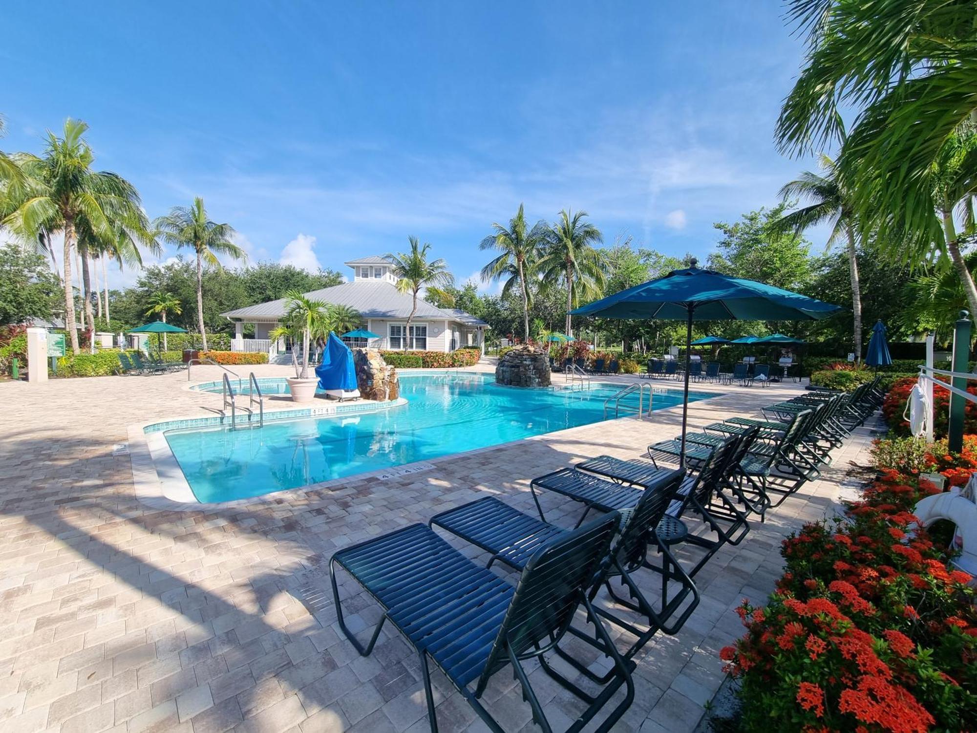 Stunning 2-Bedroom Plus Den Condo In Greenlinks Resort North North Naples 外观 照片