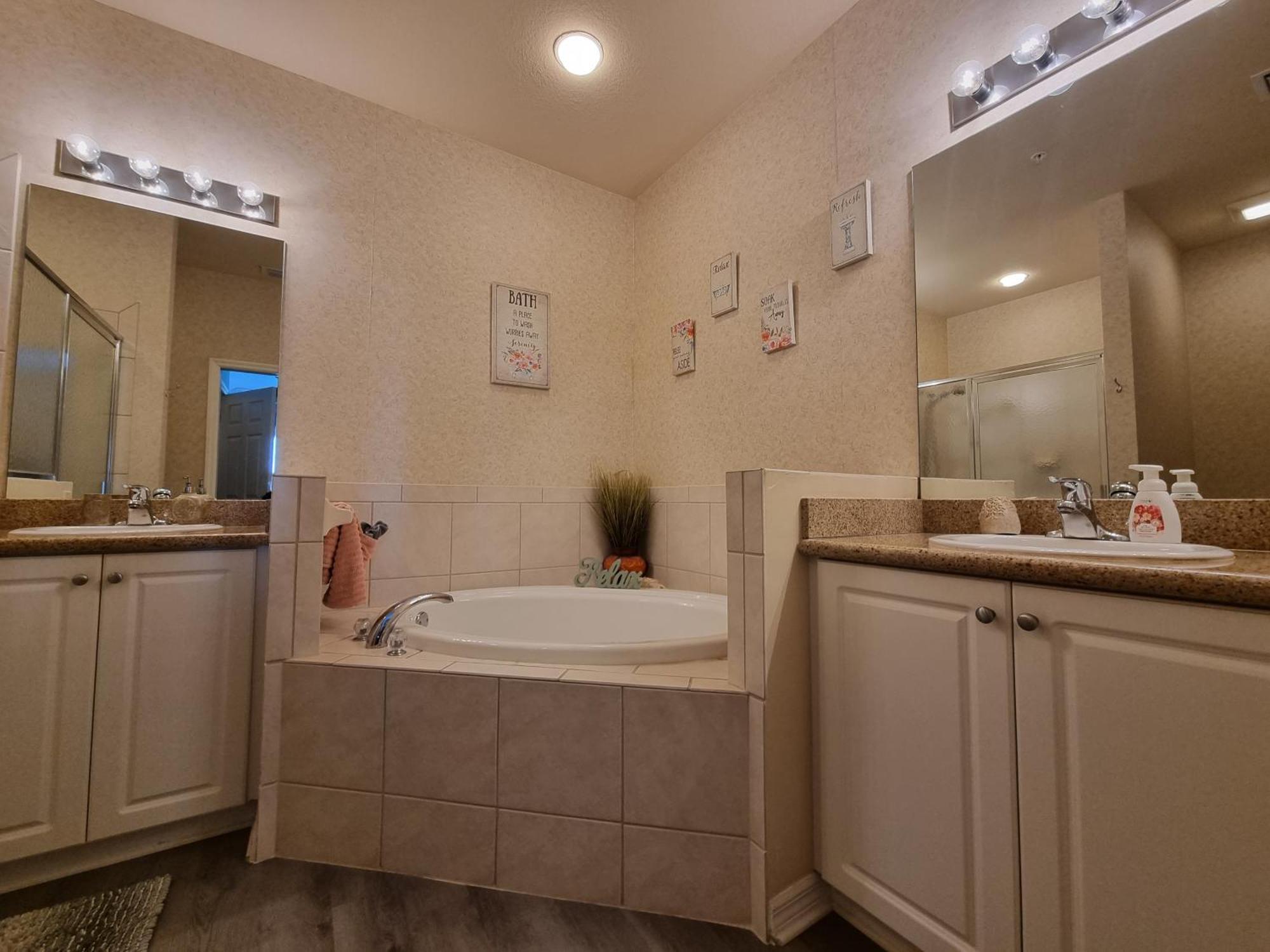 Stunning 2-Bedroom Plus Den Condo In Greenlinks Resort North North Naples 外观 照片